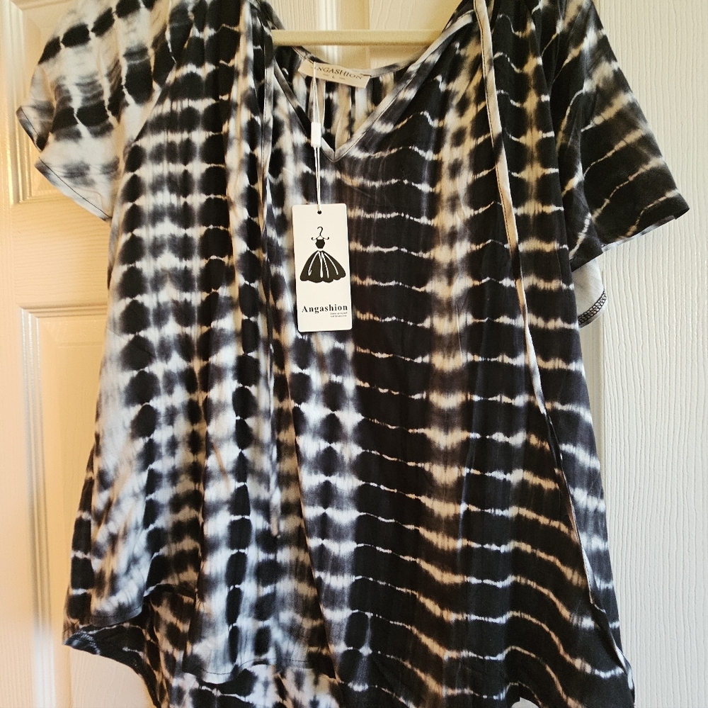 NWT-Black and White Tie-Dye Women's Top
